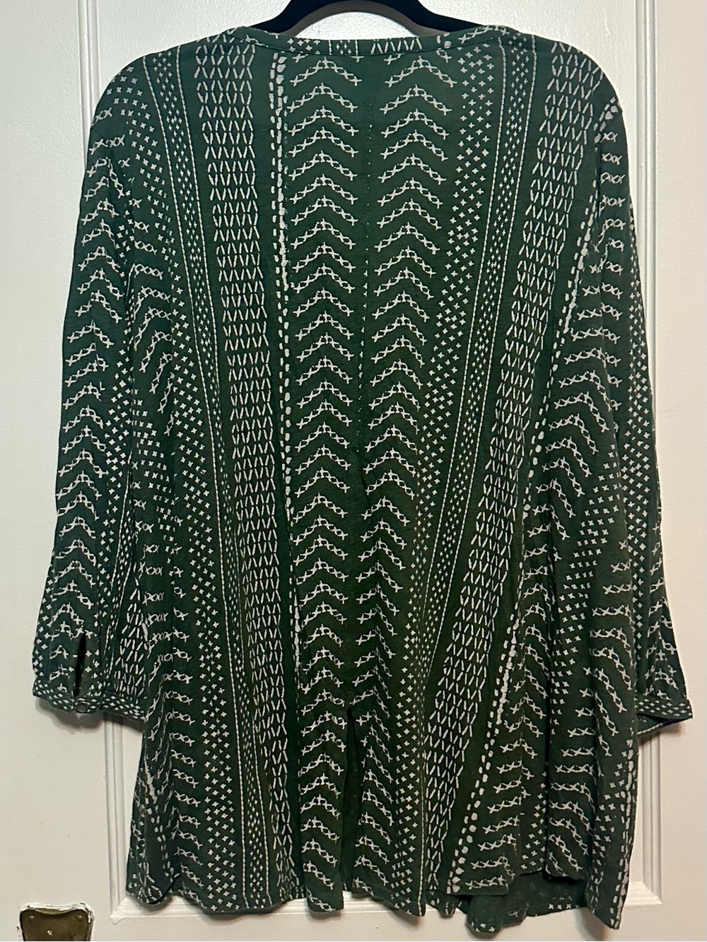 Lucky Brand Cotton 3/4 Sleeve Blouse in Olive with White Print (3X) - Picture 2 of 3